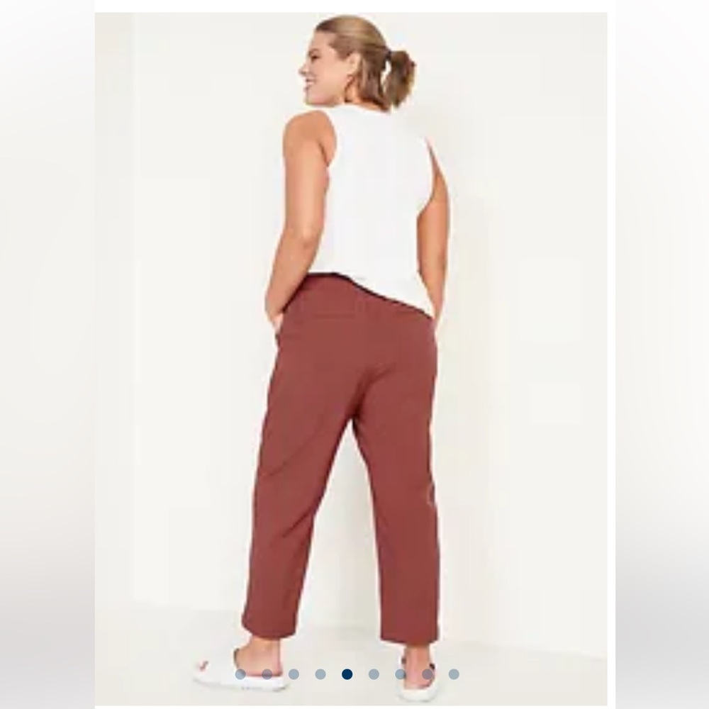 💥 FLASH SALE! 🆕 Old Navy Women High-Waisted StretchTech Cropped Tapered Pants - Picture 3 of 10